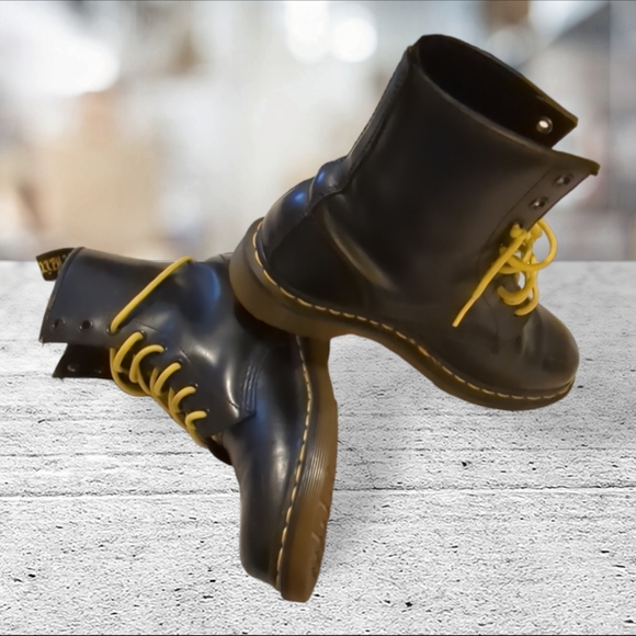 Dr. Martens women's leather boots size 9 - Picture 4 of 17